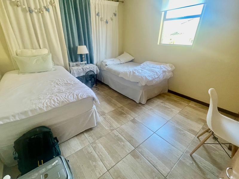 To Let 4 Bedroom Property for Rent in Plattekloof Western Cape